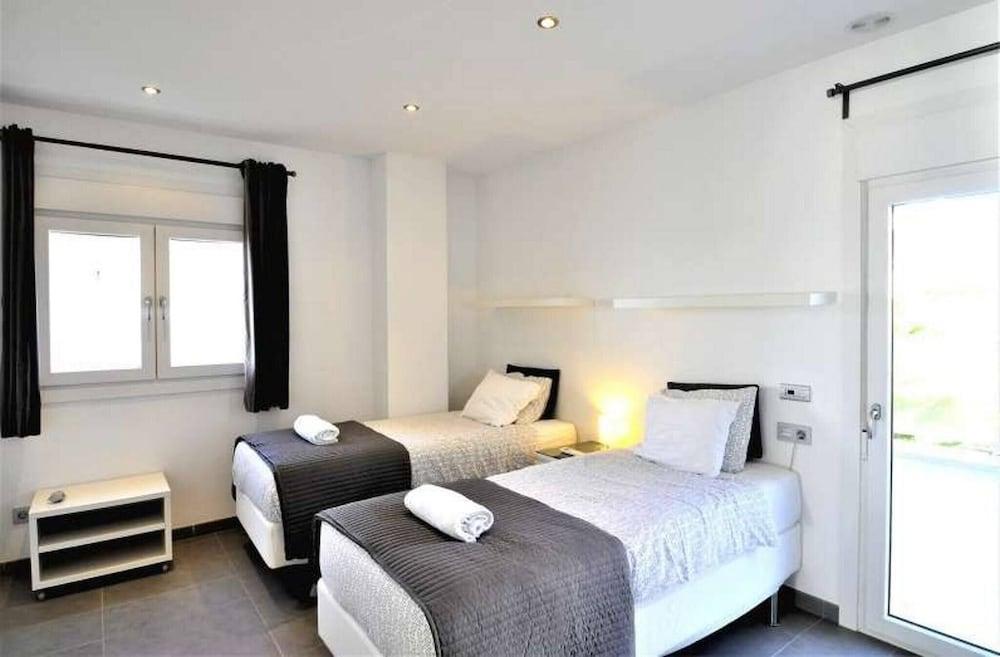 Excellent Seafront Villa in Cala Pi