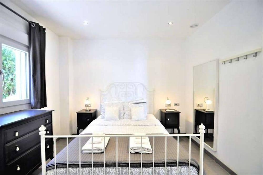 Excellent Seafront Villa in Cala Pi