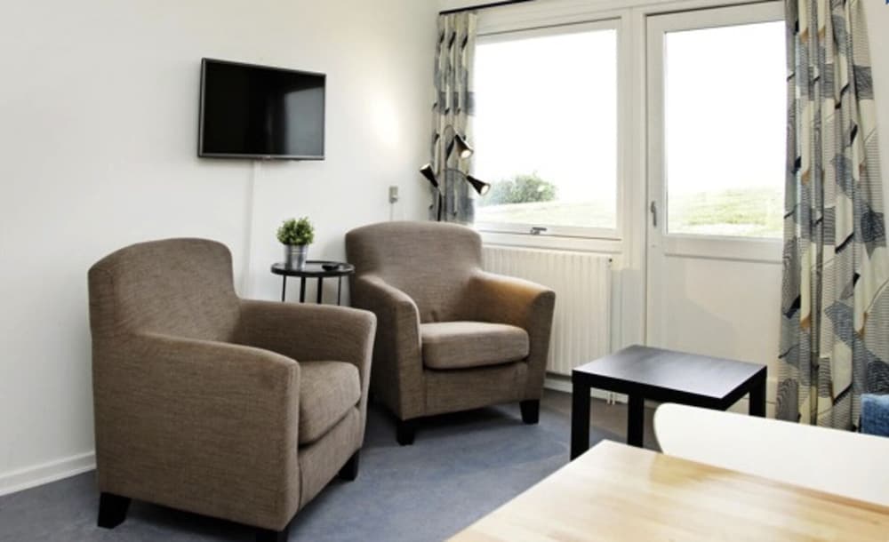 Beachfront Retreat E, 2 Bedrooms, Sea View