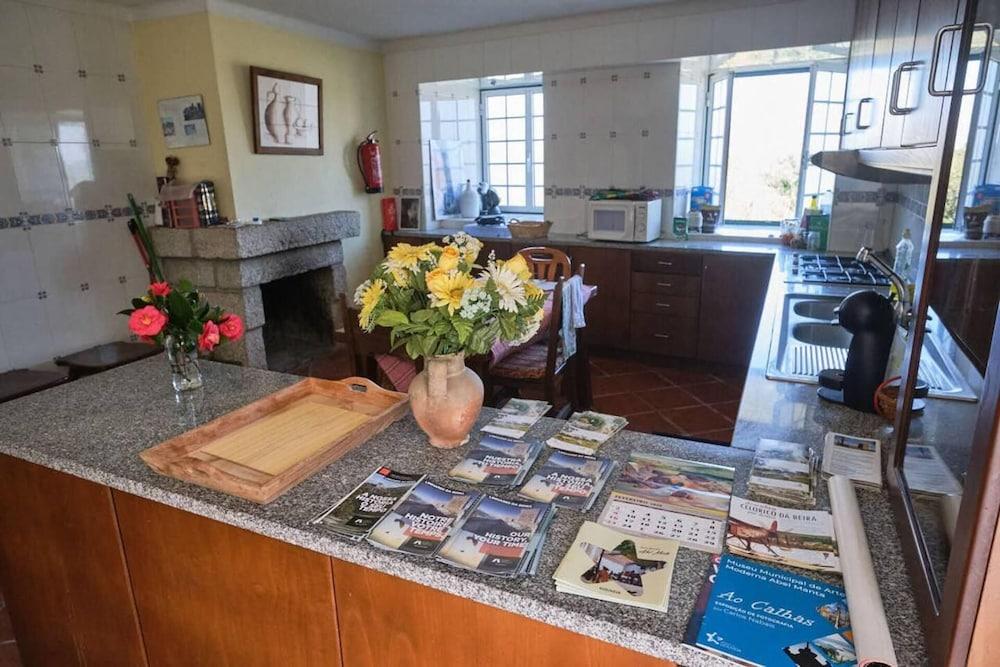 19th Centry Farmhouse Getaway - Sleep 12-14 W/pool