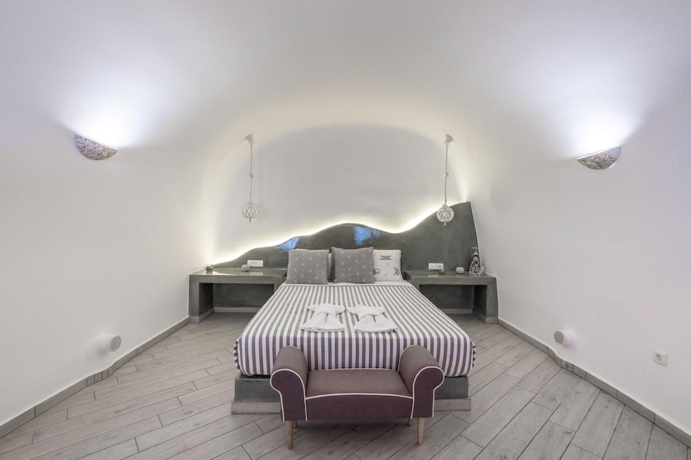 Fira-cave-sleeps 13-parking-pool-pet Friendly