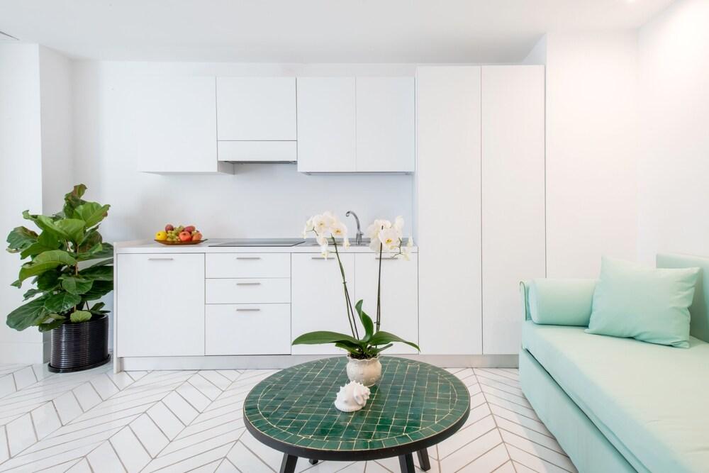 Luxury Suite with Garden and Jacuzzi