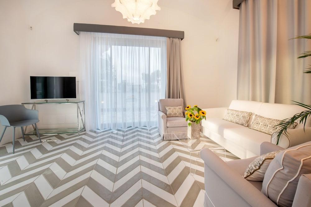 Luxury Suite with Terrace