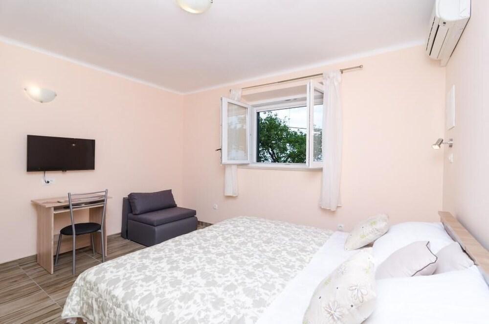 Apartments Lena & Lara