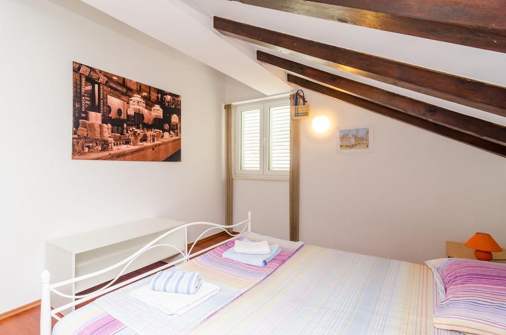 Apartment Villa Mikica