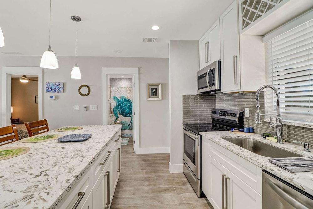 4836/4838 Esplanade St B-pool