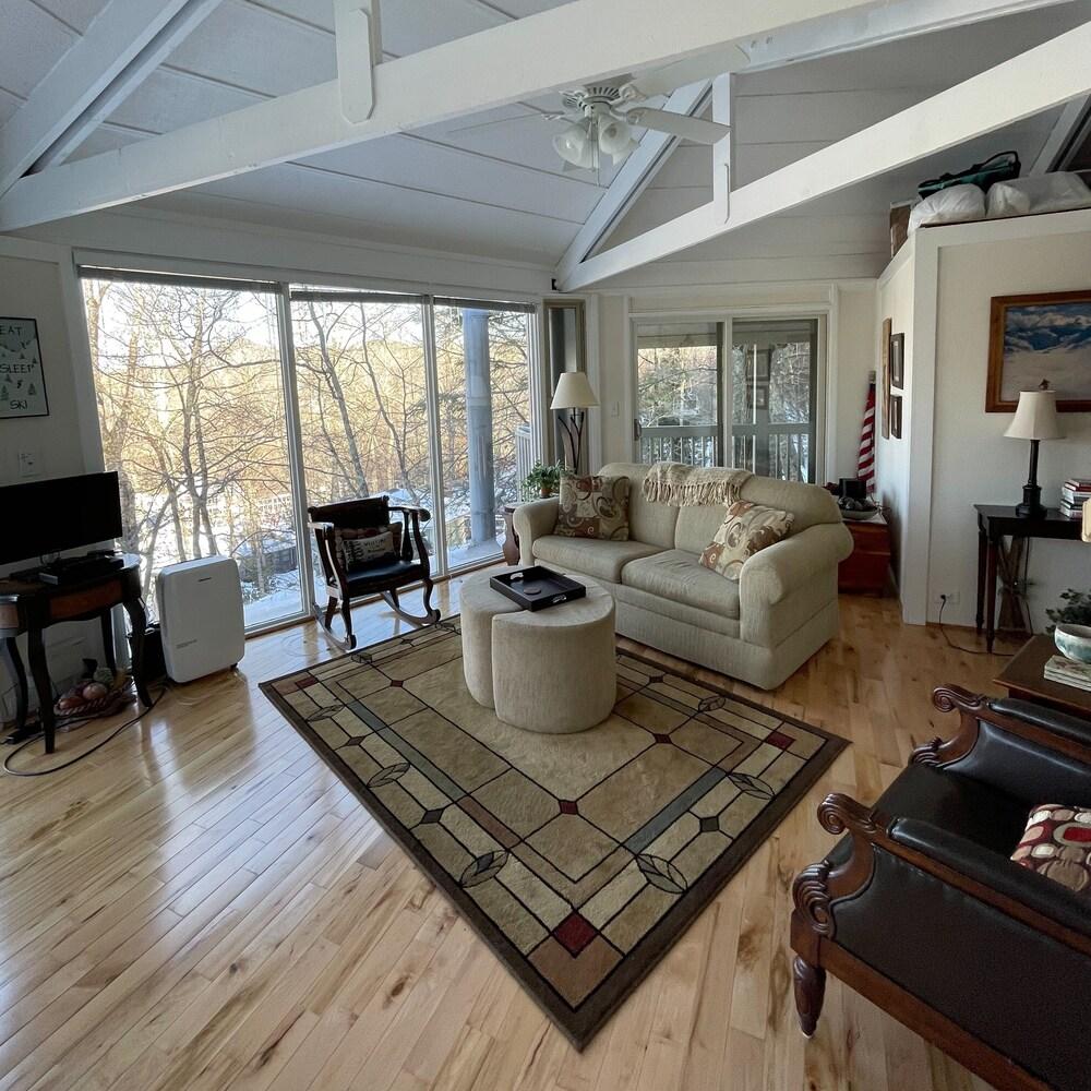Slopesider 23b 2 Bedroom Condo by RedAwning