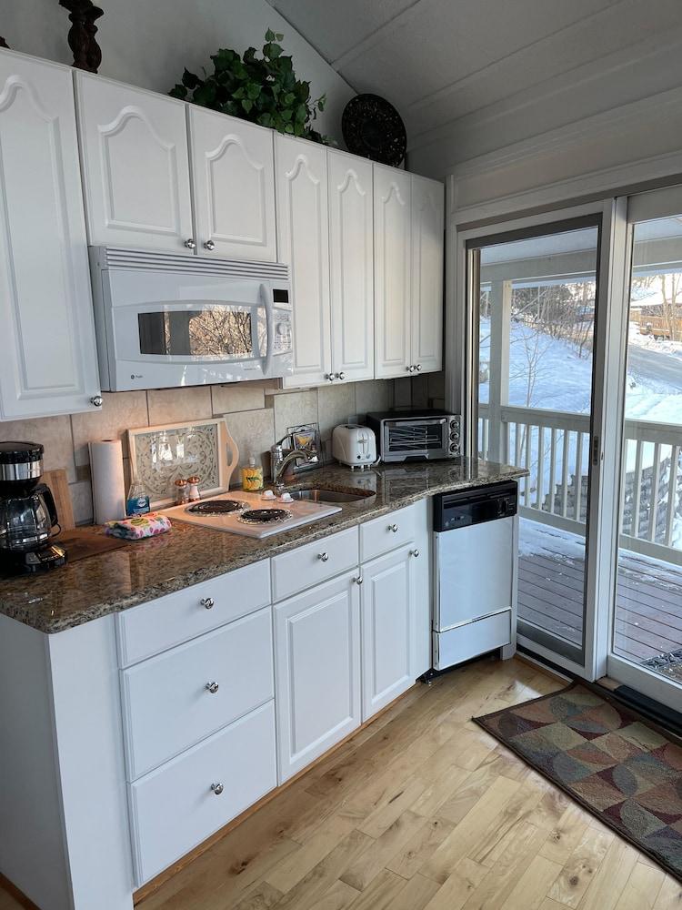 Slopesider 23b 2 Bedroom Condo by RedAwning