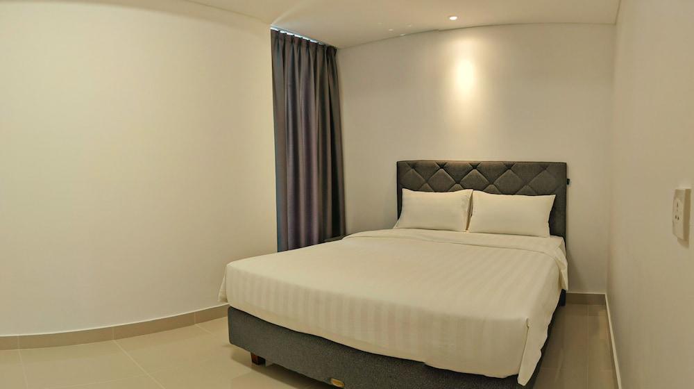 Lovina at Pollux Meisterstadt