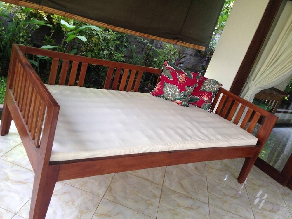 Kirana Homestay - Leaf Bungalow