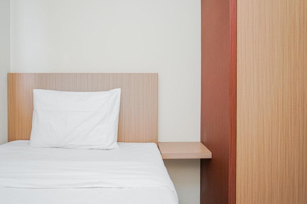 Fully Furnished with Comfortable Design 2BR Apartment Atria Residences