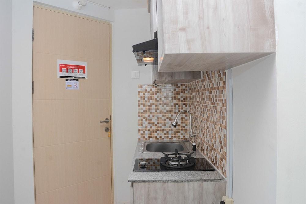 Comfy and Minimalist Studio at Amethyst Apartment