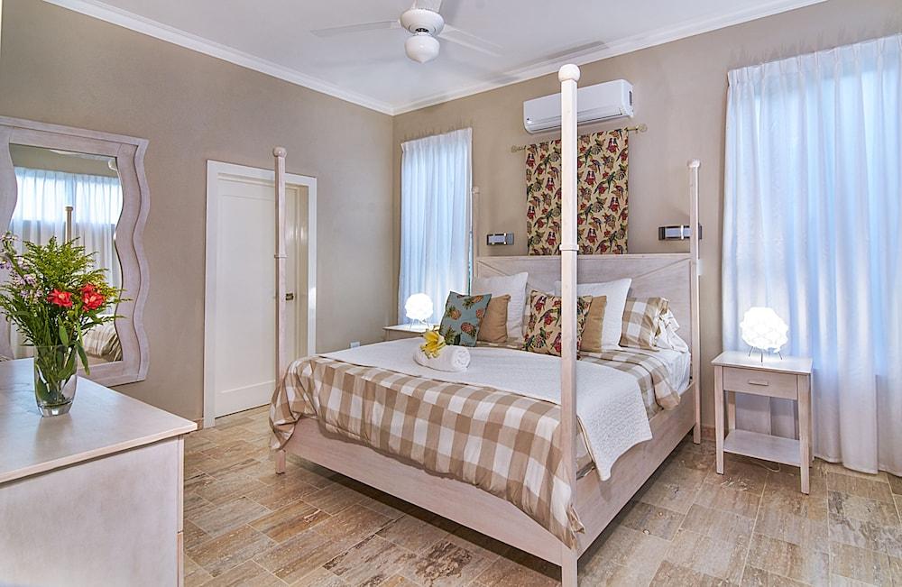 Playa Laguna Beach Condos