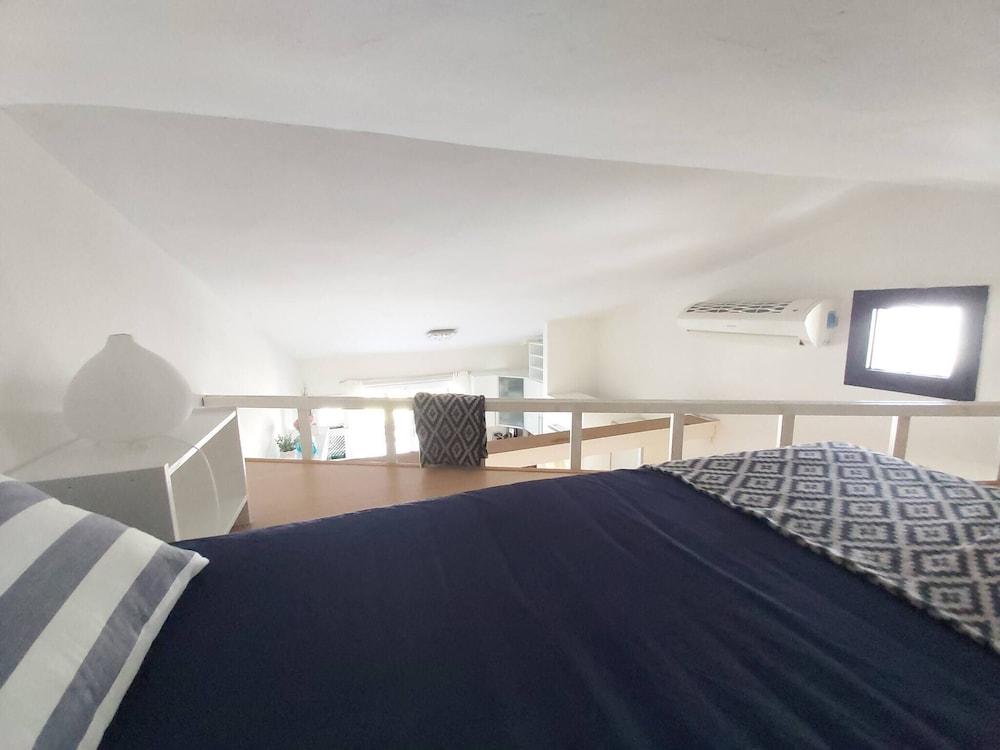 Central Apartment With Sea Views