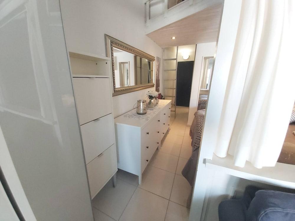 Central Apartment With Sea Views