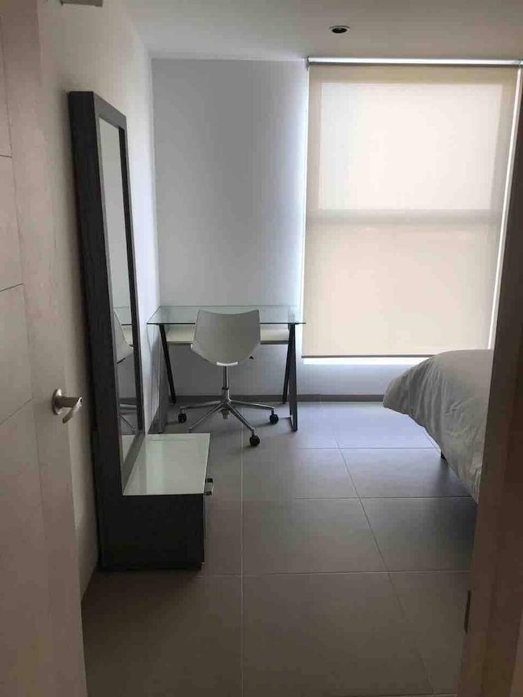 Luxury House With all the Amenities Gym Seg Aa cal Pool Tv Wifi