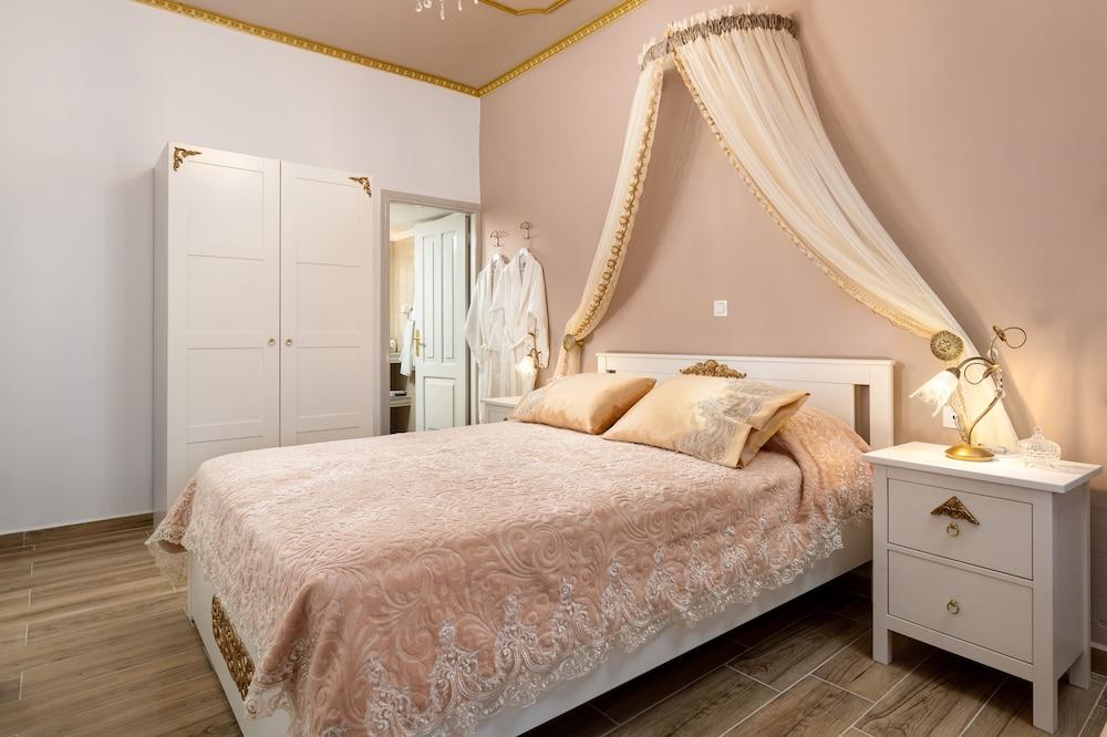 Marikas Deluxe Rooms