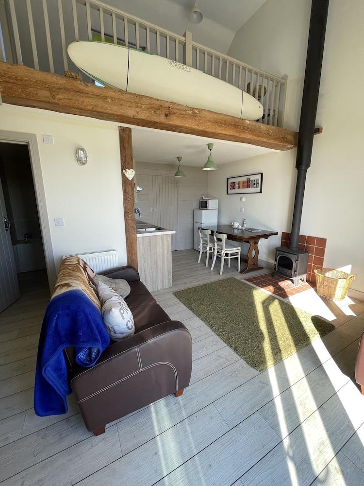 Surf Shack, 1-bed Cottage, Sleeps 2, Pet Friendly