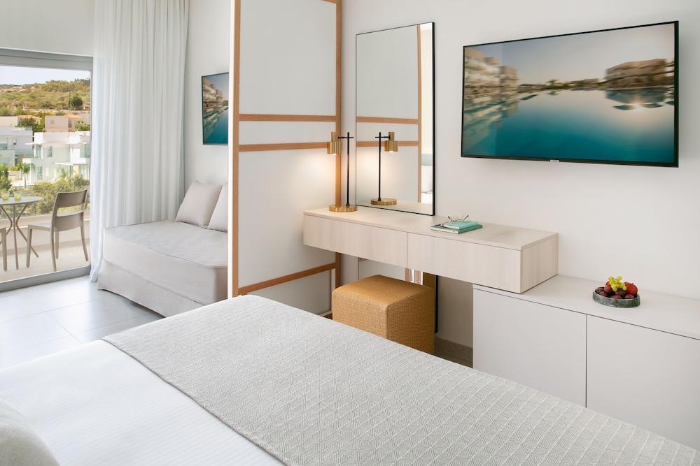 Atlantica Aqua Blue Hotel