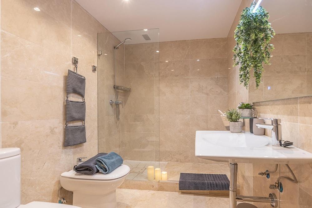 Apt Mairena Forest sea View & Pool