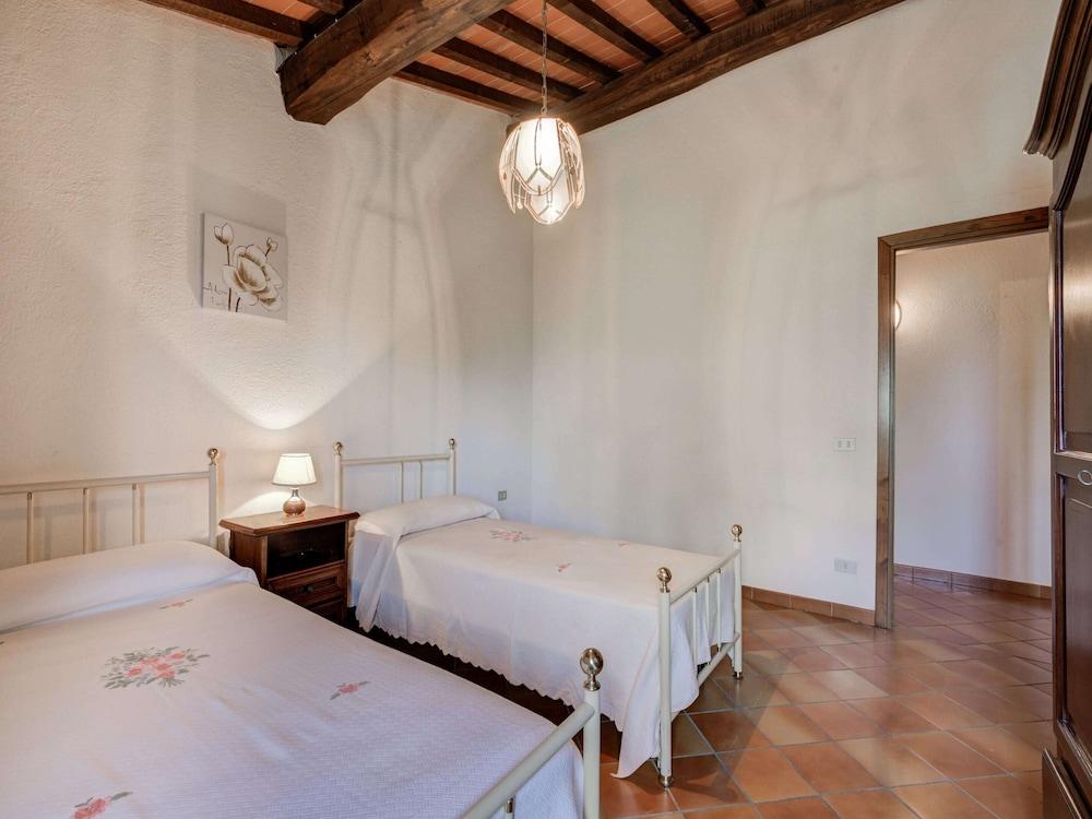 Varna Charm: Tuscan Getaway