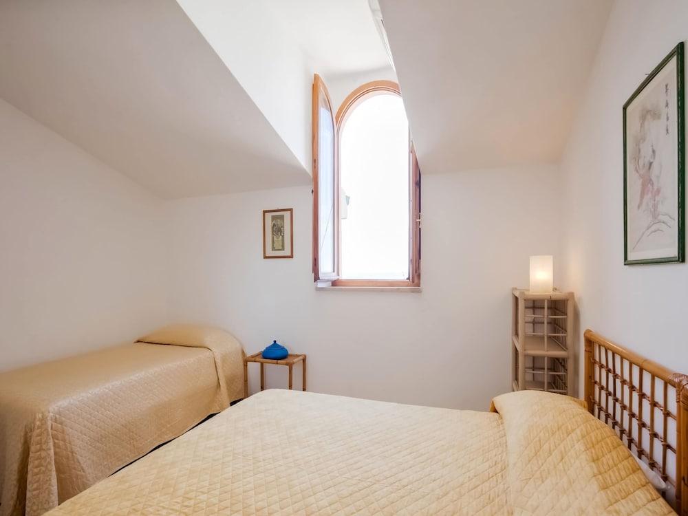 Belvilla by Oyo Grecale 3