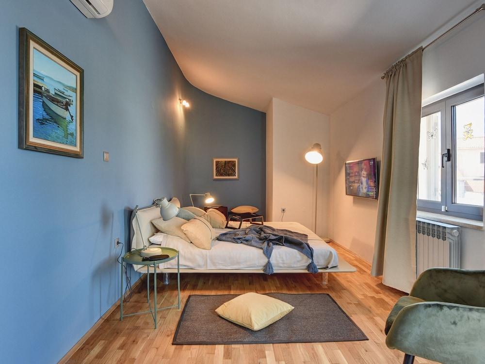 Villa in Stinjan With Pool and Sea View