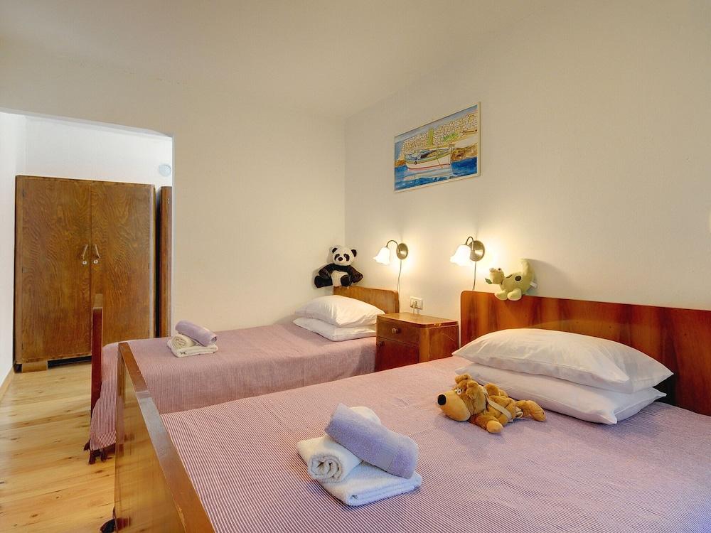 Villa in Batlug With Private Pool