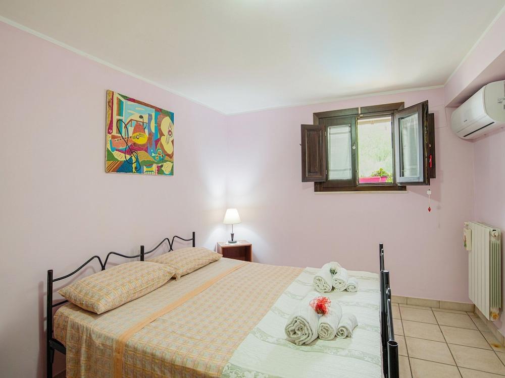 Pet-friendly Villa w/ Pool