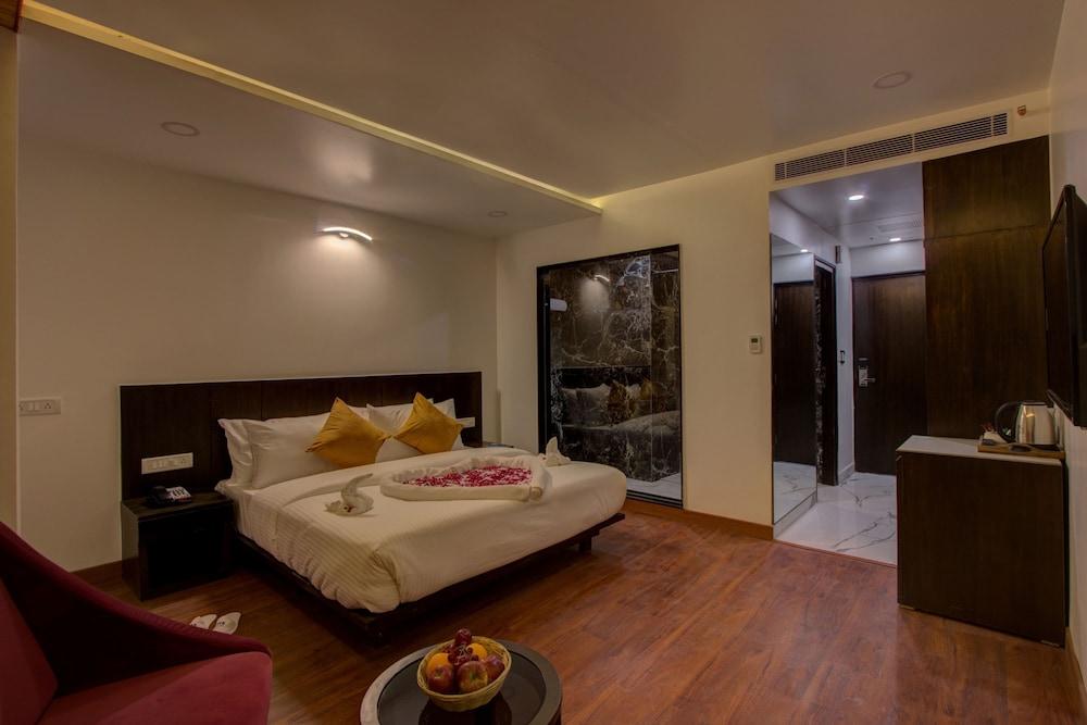 WoodRock Hotel Manali