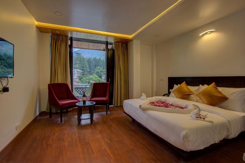 WoodRock Hotel Manali