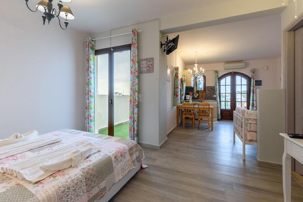 Bungalow Next TO THE Beach IN Malia