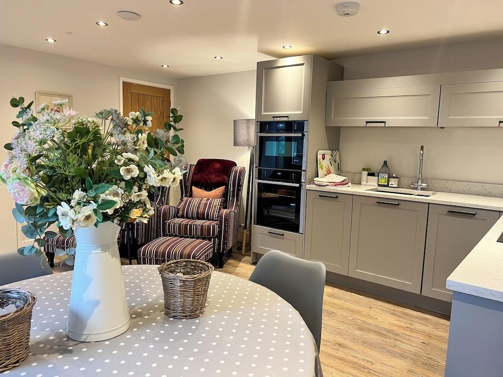 Sleeps 2 - Garden & Hot Tub Option