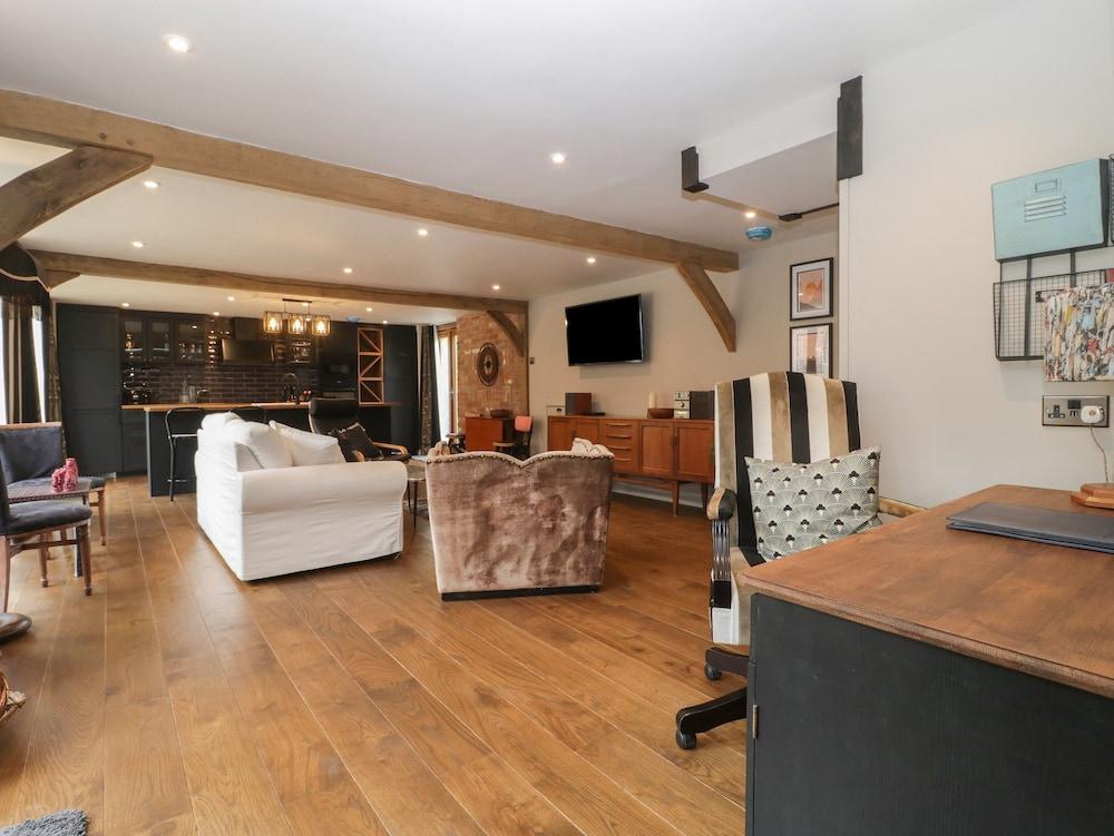 The Courtyard - Hilltop Barn