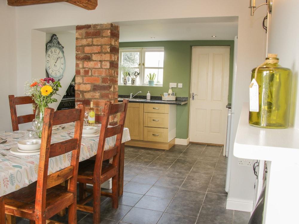 1 Royal Oak Cottages