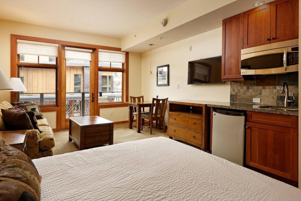 Capitol Peak Lodge by iTrip Aspen Snowmass