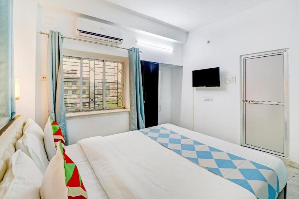 Goroomgo Priyanshu Guest House Ruby Kolkata