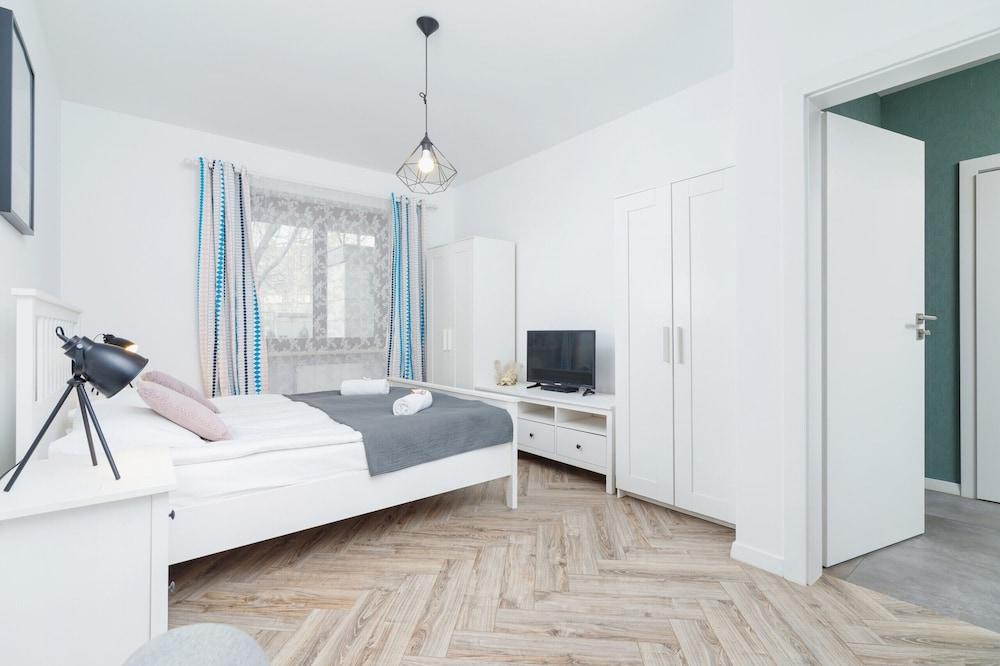 Premium Apartment Ludwinowska by Renters