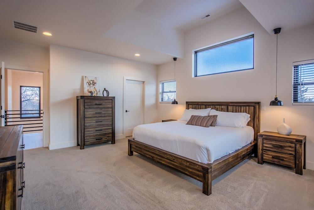 6bd3.5ba🌟downtown Modern Luxury W/hot Tub🌟