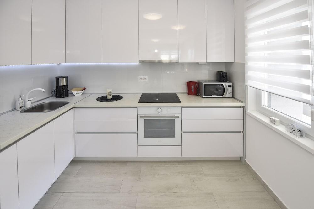 Funtastic C Apartment with Pool and Terrace