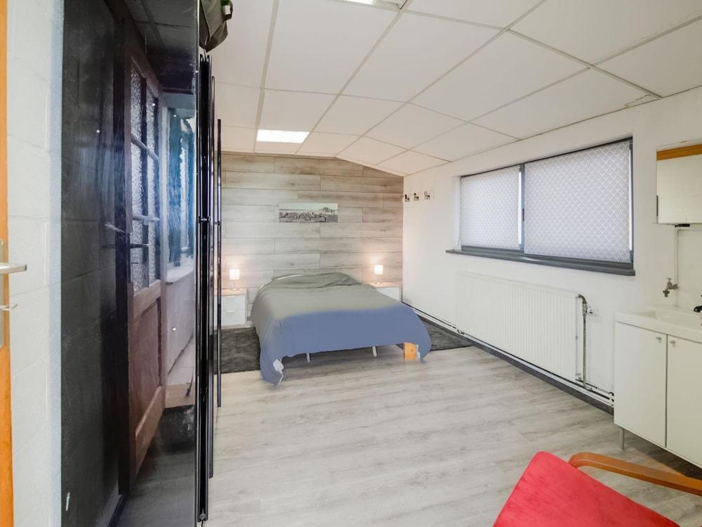 Cottage in Vaux-sur-sure With Garden