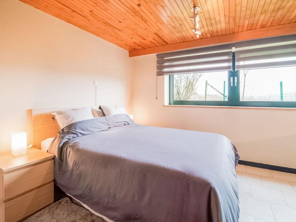 Cottage in Vaux-sur-sure With Garden