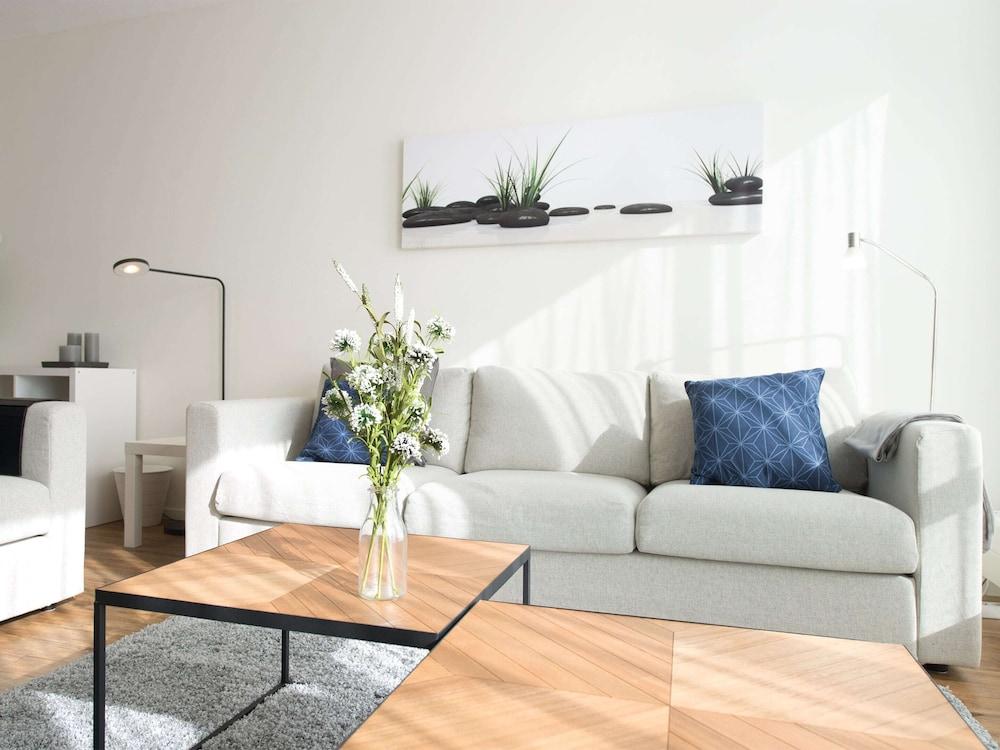 Modern Apartment Near the Beach