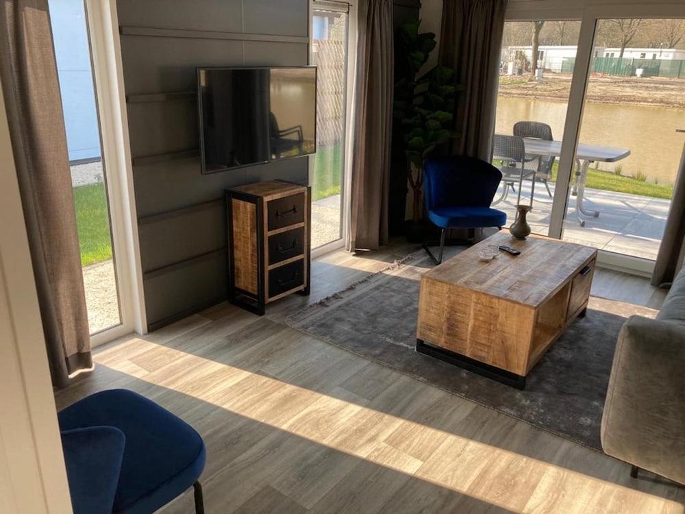 Modern Chalet With Combi Microwave Near Efteling