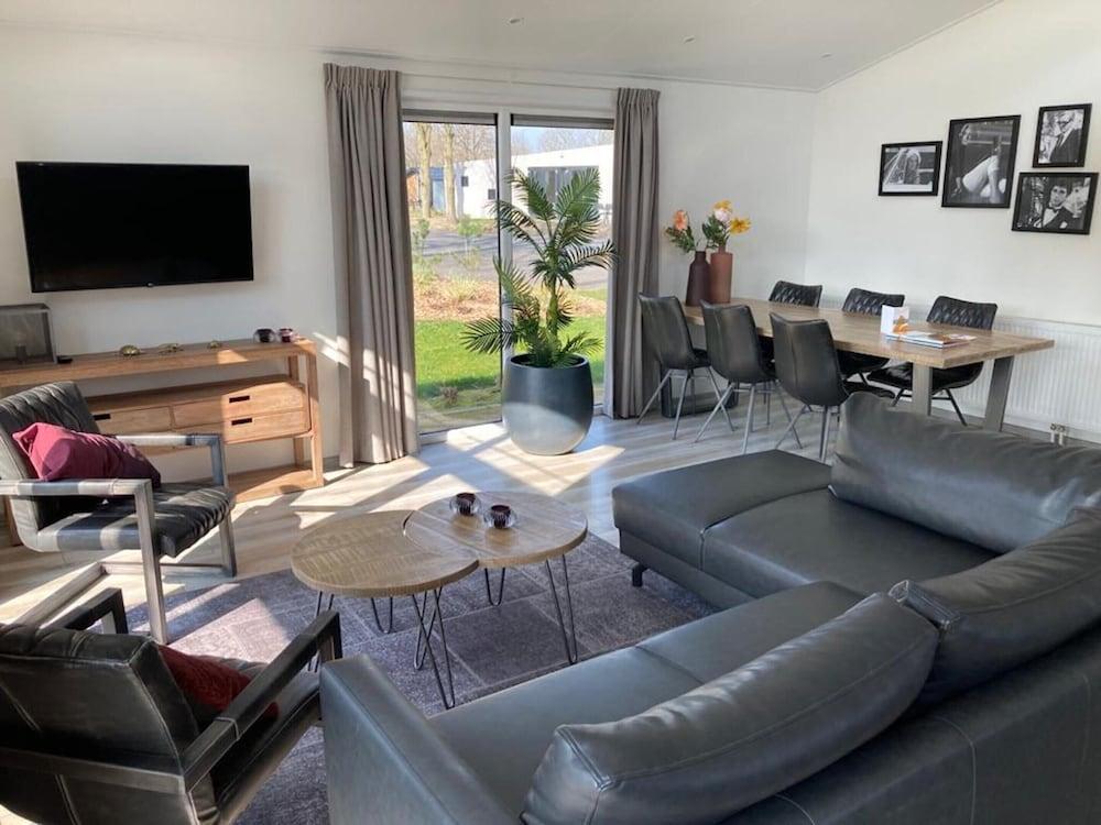 Modern Chalet With Combi Microwave Near Efteling