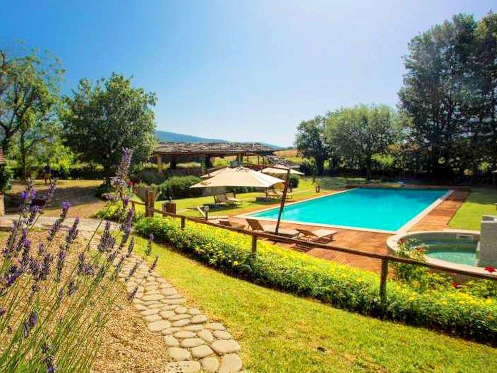 Cottage in Tuscany With Pool & Sauna