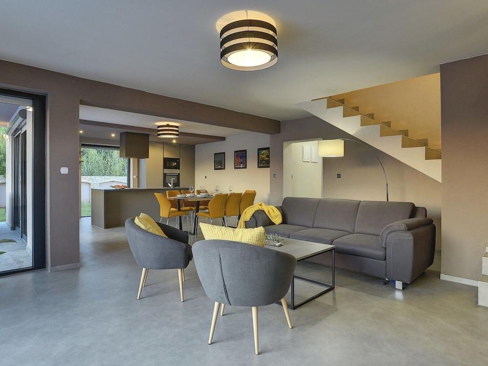 Super Modern Villa With Private Pool