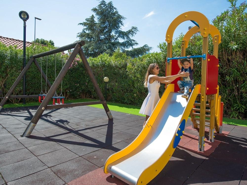 Tastefully Furnished Studio Near the Sea