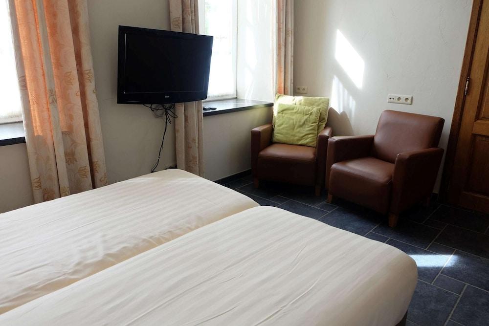 Cozy Studio in a 16th Century Castle