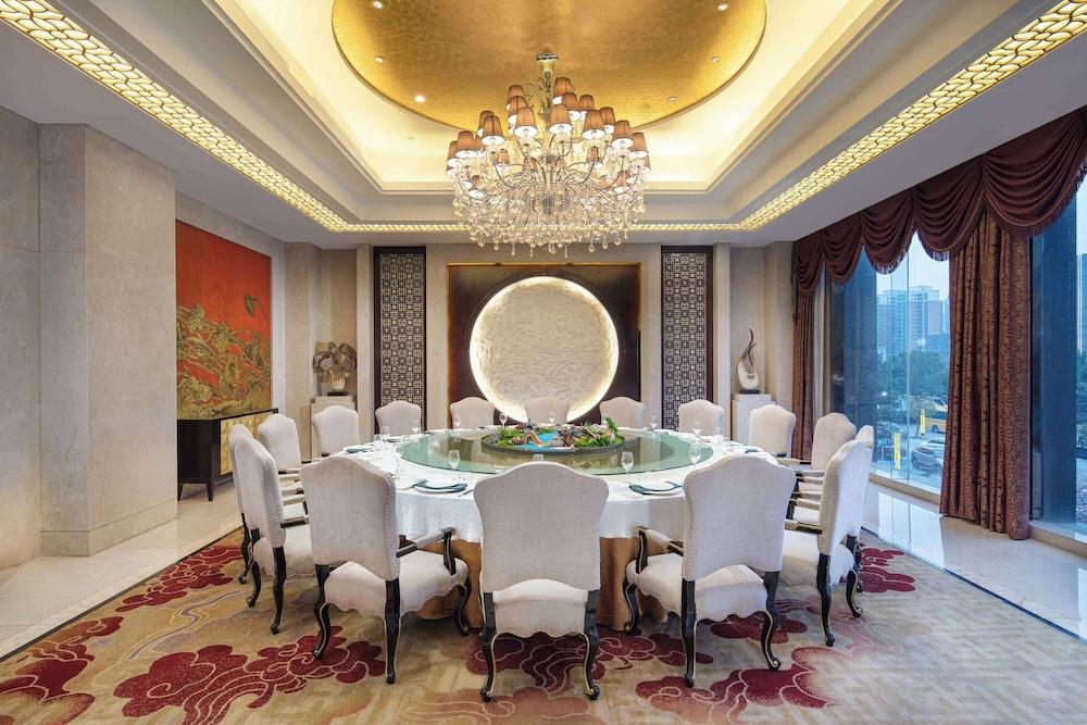 Wyndham Xinyang Downtown